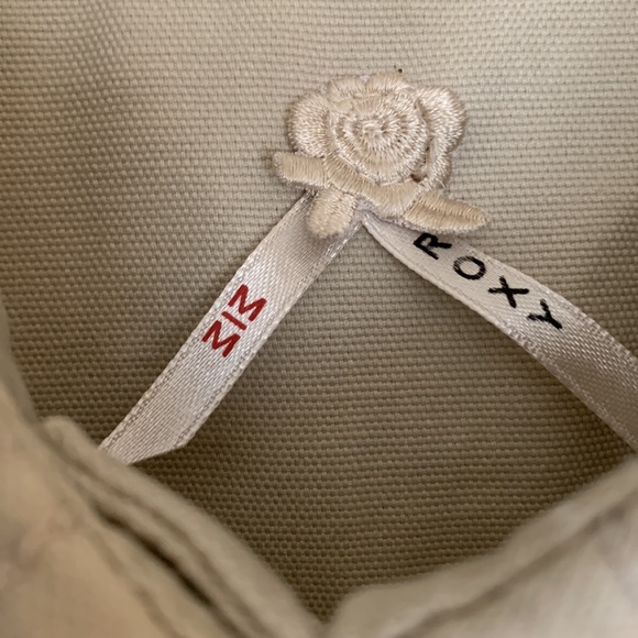 Roxy Beige Trench Coat Med., 2 pockets, Pit to pit 191/2”,Length 35”,arm 241/2” - Picture 2 of 6